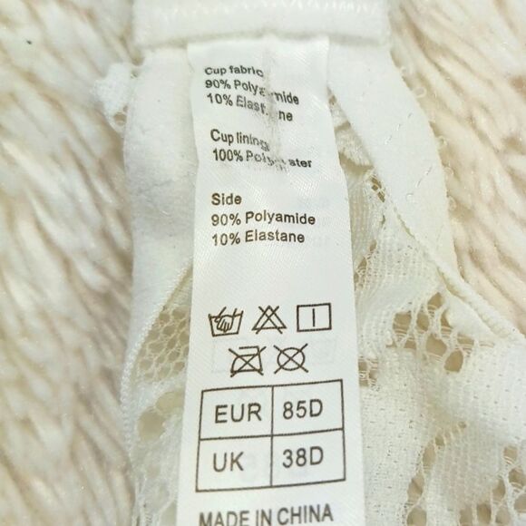 Deep Plunge Lace Push Up Bra with Extra Built in Padding. Size 38D. White....... - Picture 3 of 10